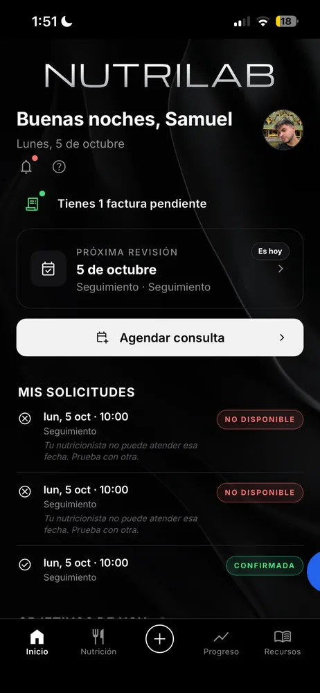 Pantalla de inicio de la app: próxima revisión, botón para agendar consulta y solicitudes confirmadas